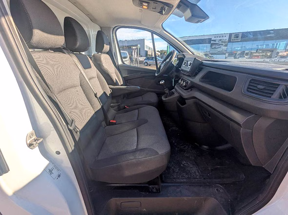 RENAULT Trafic Fg L1H1 2T8 2.0 Blue dCi 130ch Confort - Miniature 12