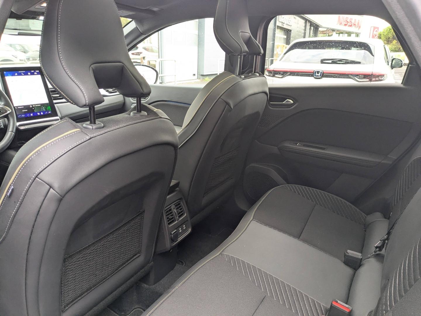 RENAULT Symbioz 1.6 E-Tech full hybrid 145ch Iconic - Photo 9