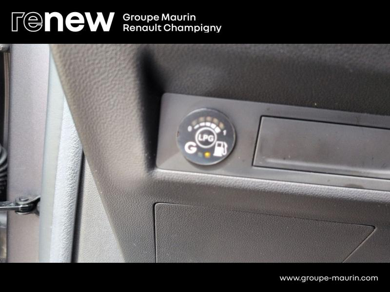 RENAULT Captur d’occasion à vendre à CHAMPIGNY-SUR-MARNE chez ADP - GIRARDIN (Photo 14)